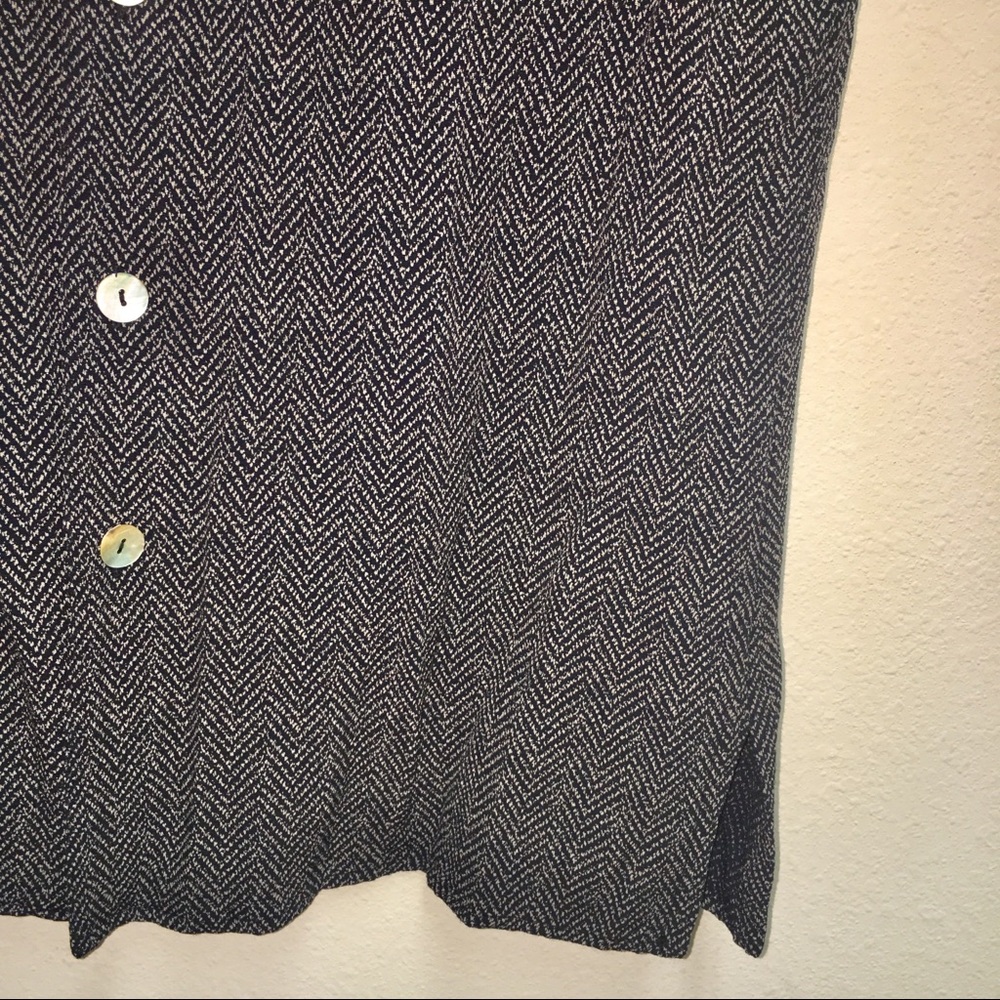 CHICO’S DESIGN Sleeveless Button Up Top - Picture 7 of 7